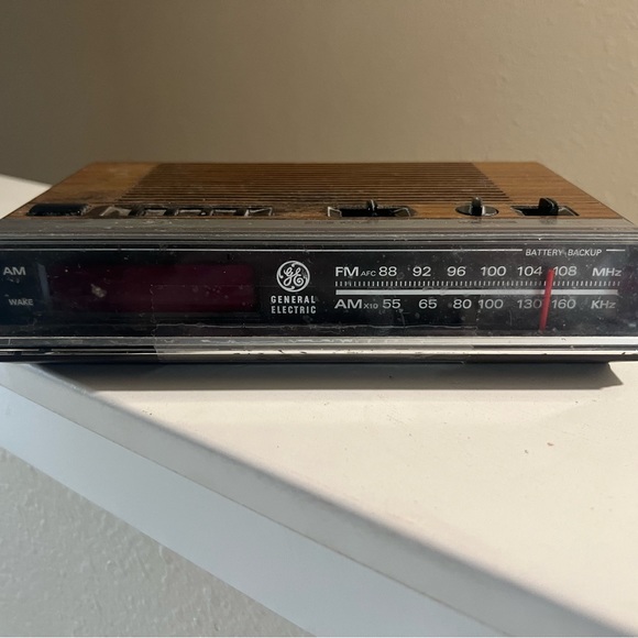 Vintage GE Alarm Am/Fm Radio Digital Clock *Tested* - Picture 1 of 9